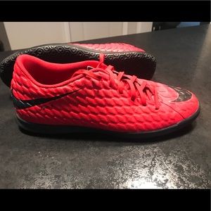 Mens Nike indoor soccer shoes. Hyper venom X. New